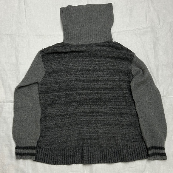 Gray Knit Sweater with Striped Sleeves - Picture 5 of 7